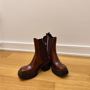 Frame Brown Chelsea Boots